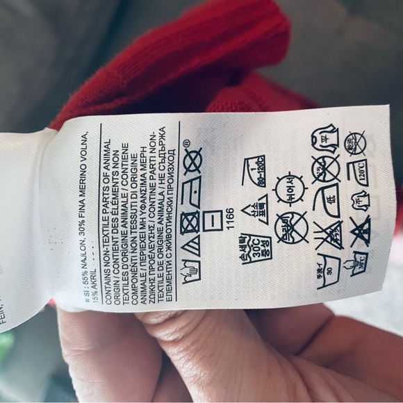 Gap design and crafted red cardigan sweater. Beautifully done. - Picture 10 of 12